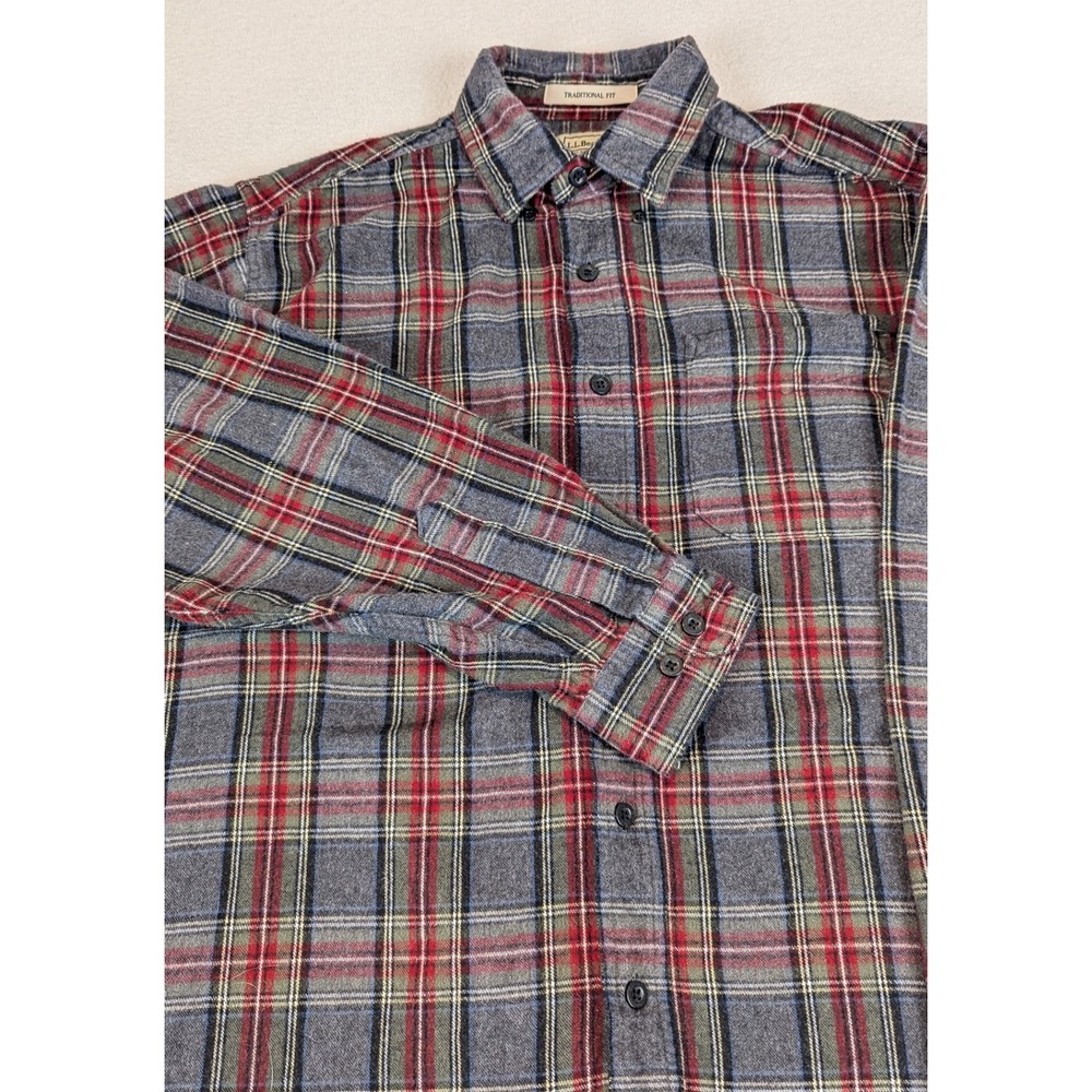 LL Bean Traditional Fit Medium Flannel‎ Shirt Mens Plaid Long Sleeve Button Down